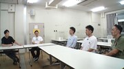 かまいたちと、山内の大学時代の先輩、同級生たち。
