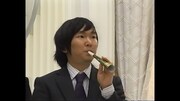 同級生の結婚式で余興を披露するかまいたち山内。