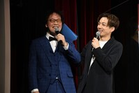 新ブランド名発表時にどうしてもボケてしまうアインシュタイン稲田（左）。