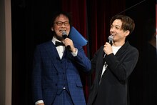 新ブランド名発表時にどうしてもボケてしまうアインシュタイン稲田（左）。