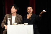 泣いているのかと思いきやマジックを披露していたコットンきょん。