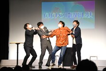 ビリビリペンで感電するしずるとライス。