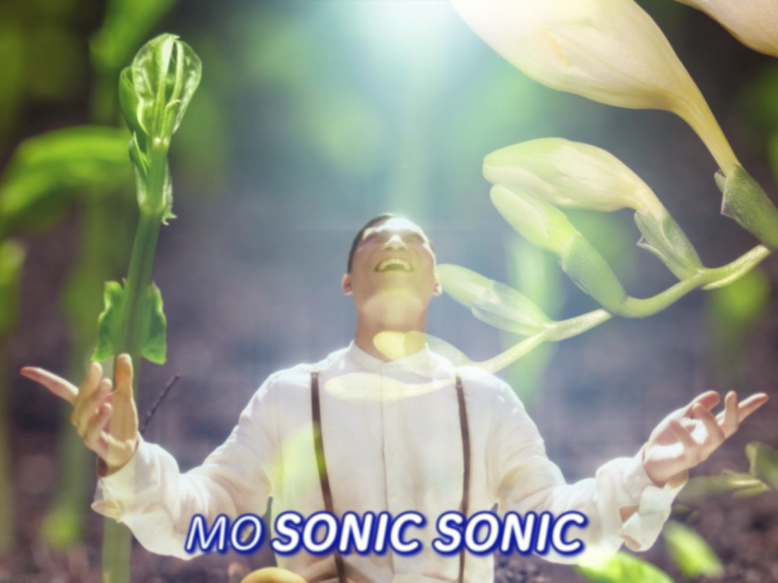 「JUMP & SONIC - HEY-YO!! -」のミュージックビデオより。