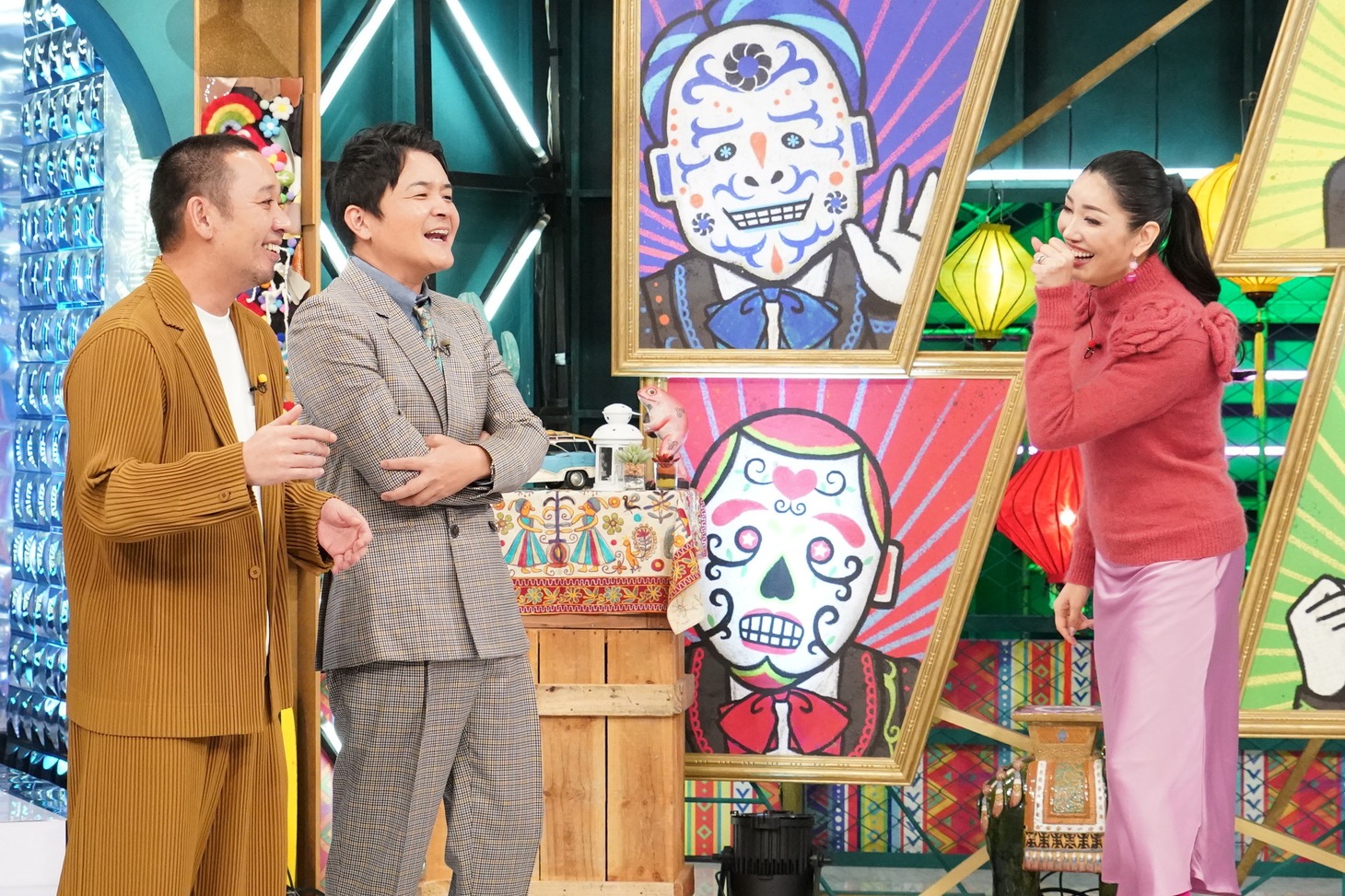 左から千鳥、アンミカ。(c)日本テレビ