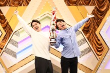 「令和4年度 NHK新人お笑い大賞」で優勝したスパイシーガーリック。