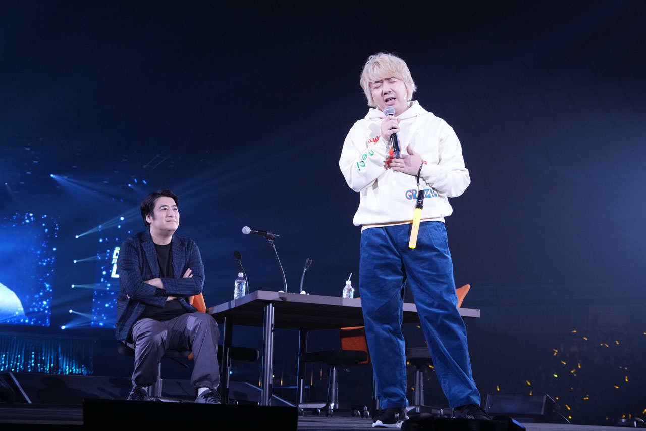 「Standby」を歌唱するしゅーじまん。