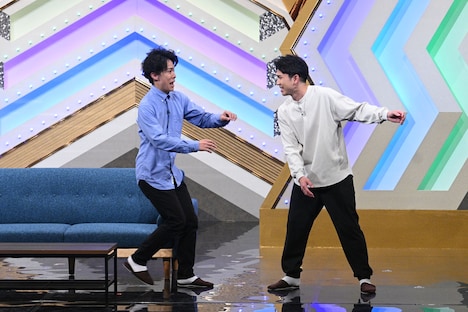 2本目のネタを披露するスパイシーガーリック。(c)NHK