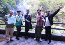 左から、サンドウィッチマン、吉川晃司、おいでやすこが。(c)テレビ朝日