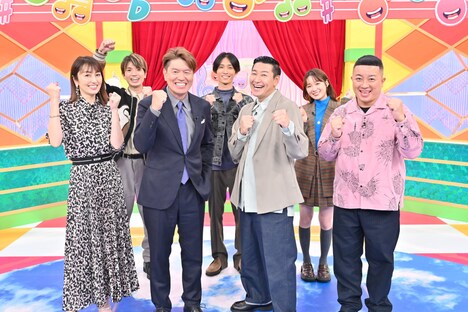 「学校中を笑わせよう!」の出演者たち。(c)TBS