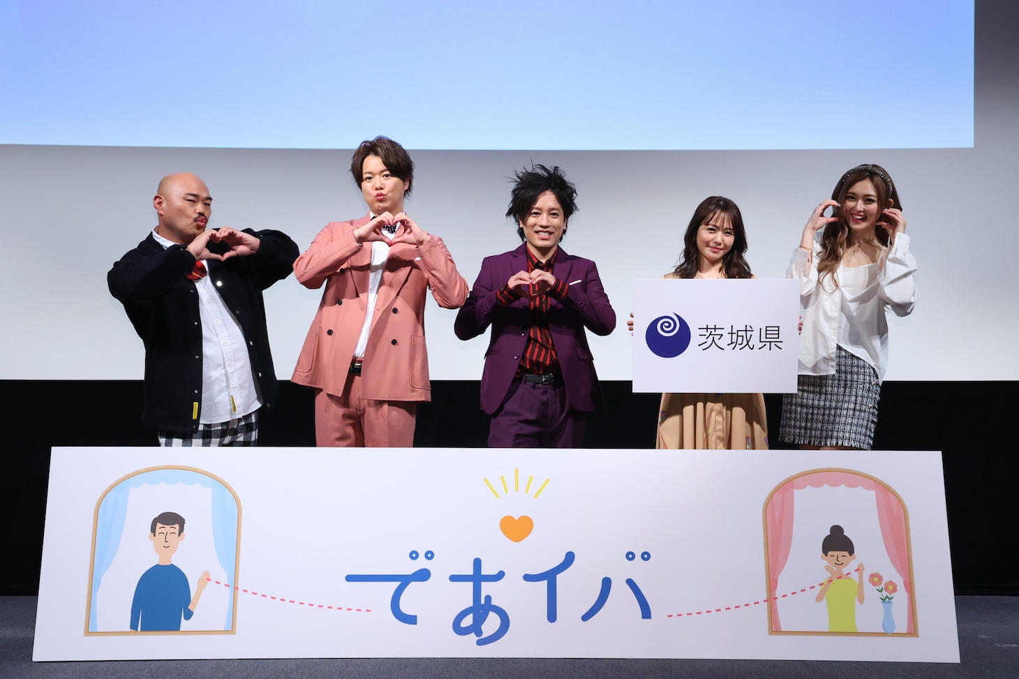 左から、クロちゃん、ぺこぱ、磯山さやか、ゆうちゃみ。