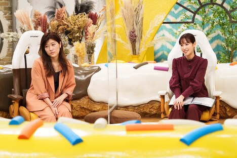 左から、ヒコロヒー、鷲見玲奈。(c)CBC