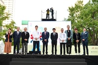 「御堂筋ランウェイ2022」の様子。