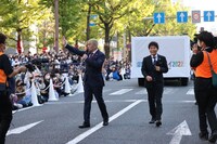 「御堂筋ランウェイ」に登場したダウンタウン。