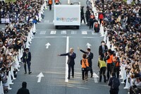 「御堂筋ランウェイ」に登場したダウンタウン。