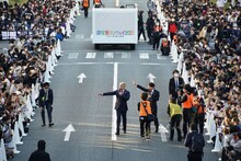 「御堂筋ランウェイ」に登場したダウンタウン。