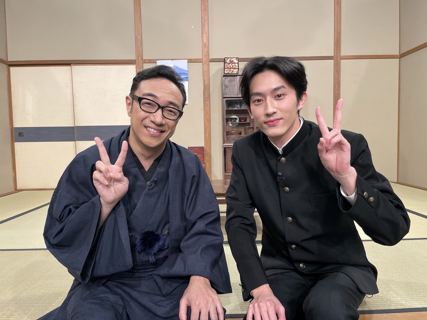 左から東京03角田、杉野遥亮。(c)日本テレビ