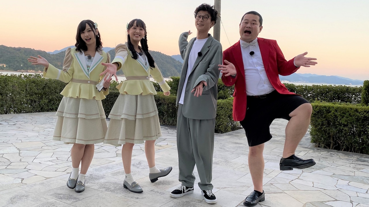 左から沖侑果、福田朱里、モグライダー。