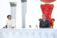 左から板尾創路、千原ジュニア。(c)カンテレ