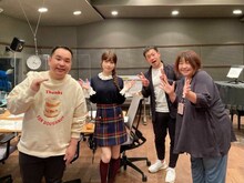 左からミルクボーイ内海、礒部花凜、ミルクボーイ駒場、宇野ひろみ。