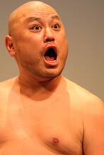 ハリウッドザコシショウ（撮影：二瓶 彩）