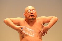 ハリウッドザコシショウ（撮影：二瓶 彩）