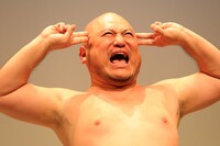 ハリウッドザコシショウ（撮影：二瓶 彩）