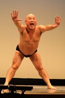 ハリウッドザコシショウ（撮影：二瓶 彩）