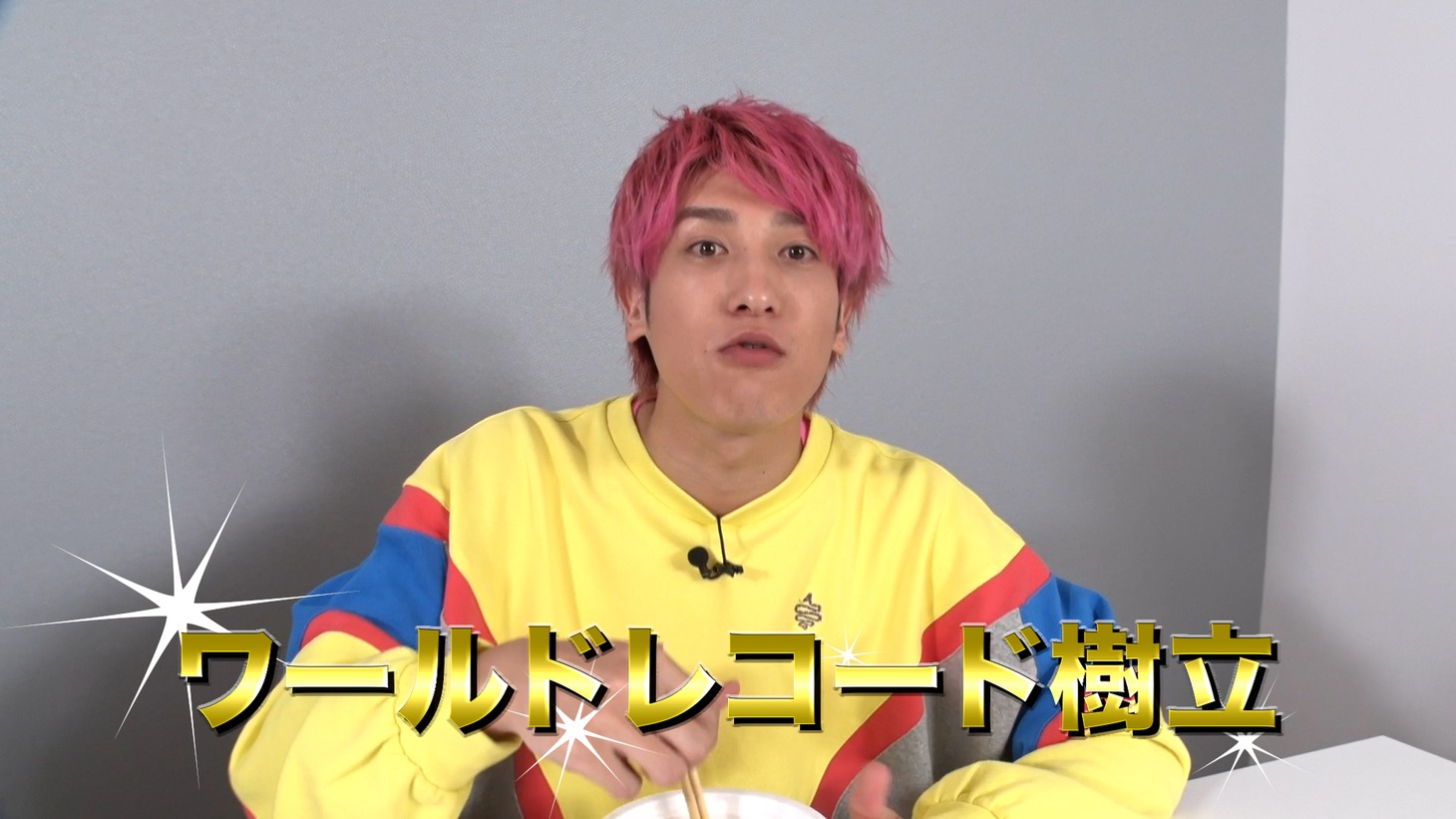 動画「EXITがエースコックと“コラボカップめん”を開発」より。