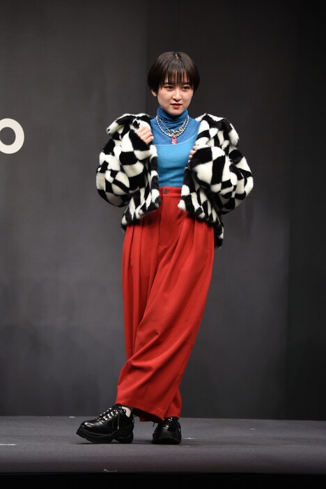 濱本愛弓氏にコーディネートしてもらったラランド・サーヤ。