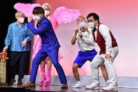 ソマオ・ミートボールがどんぐりたけしの代役のような形で加わり、サツマカワRPG、Yes!アキトの3人で怪奇！YesどんぐりRPGの挨拶を披露する場面。