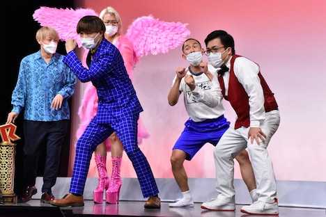 ソマオ・ミートボールがどんぐりたけしの代役のような形で加わり、サツマカワRPG、Yes!アキトの3人で怪奇！YesどんぐりRPGの挨拶を披露する場面。