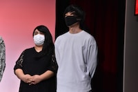 9番街レトロ京極とオドるキネマ・鈴木バイダン（左）。