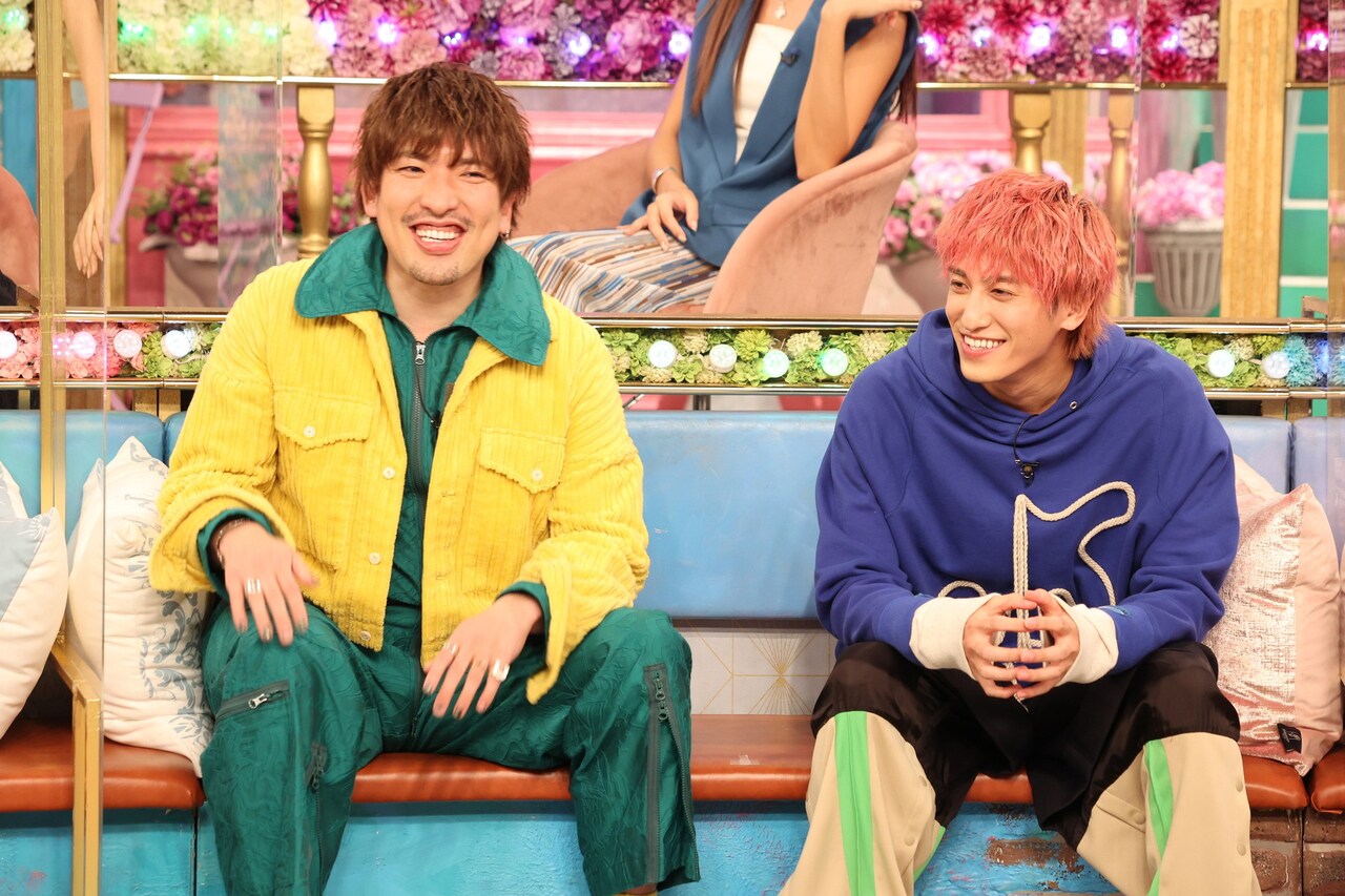 「トークィーンズ」にゲスト出演するEXIT。(c)フジテレビ