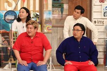 ビスケットブラザーズと（後列左から）かが屋・賀屋、や団・ロングサイズ伊藤。(c)フジテレビ