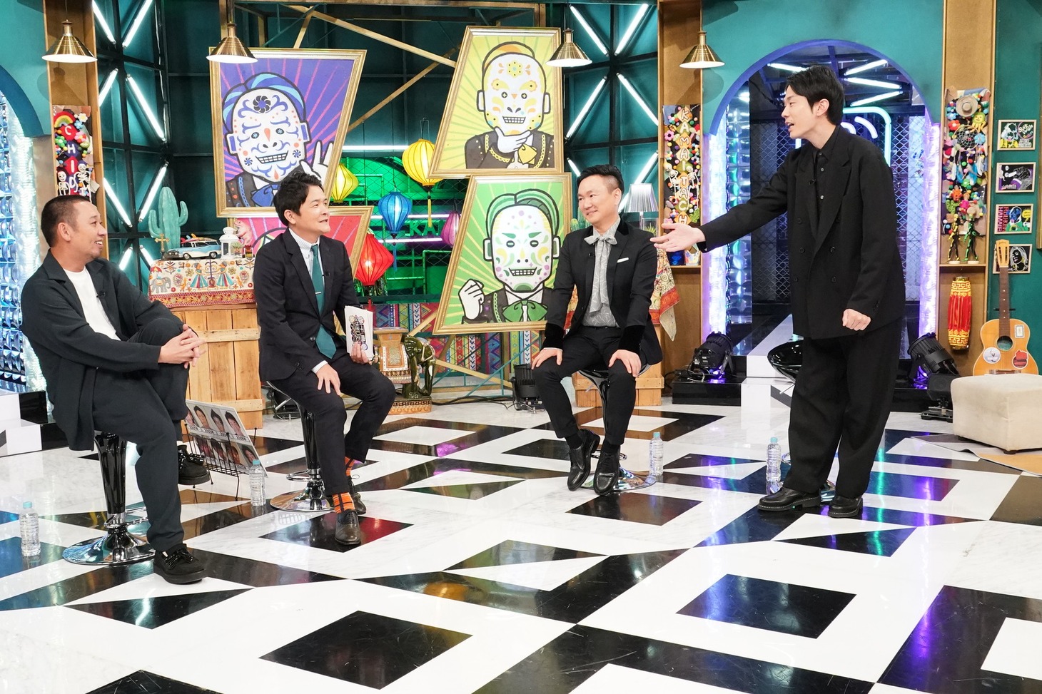 左から千鳥、かまいたち。(c)日本テレビ