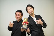 「anan AWARD 2022」ボディメイク部門を受賞したかまいたち。(c)anan AWARD 2022
