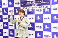 カメラマンに「チャラいのお願いします」と求められ、応えるEXITりんたろー。。