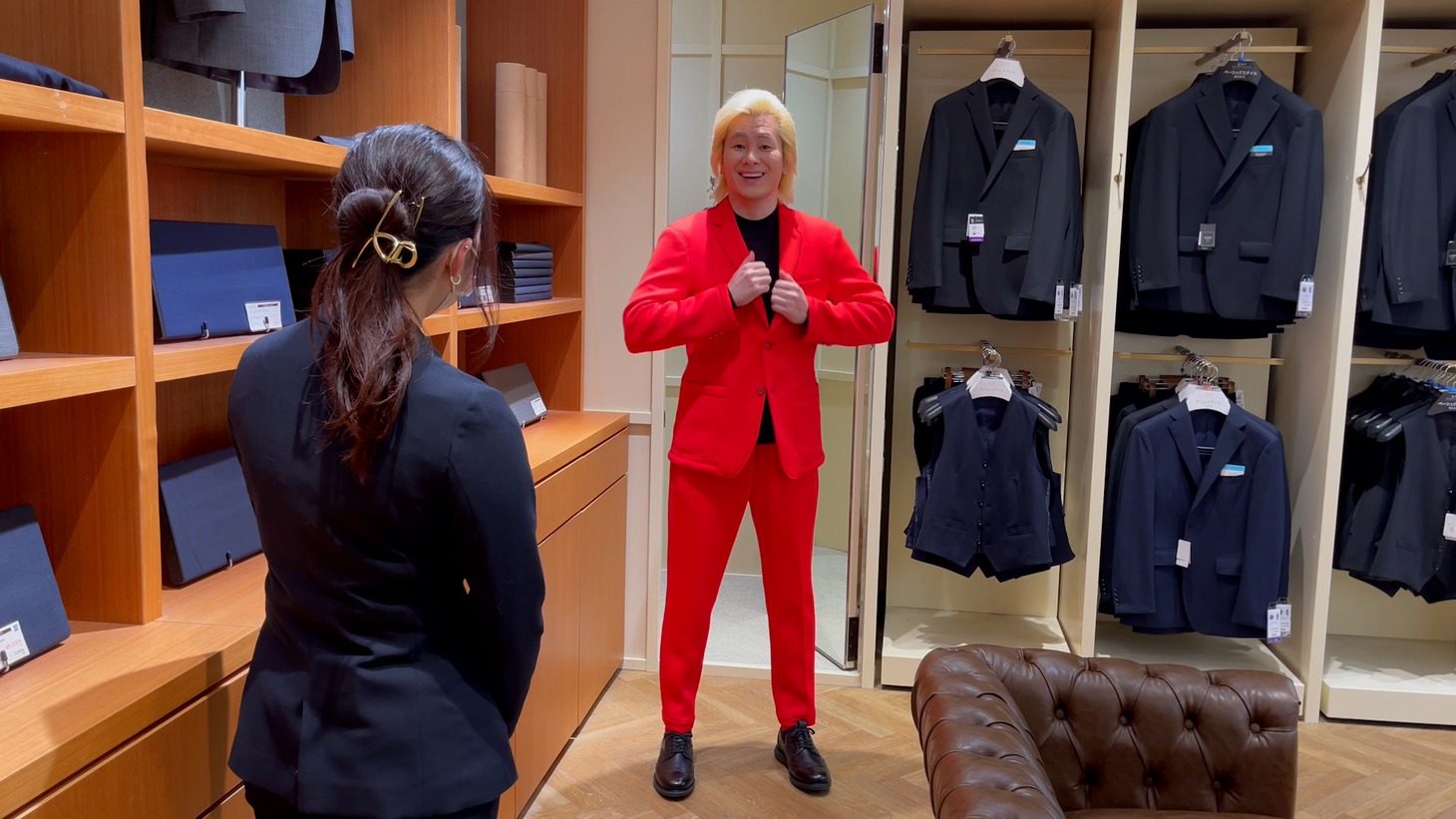 動画「赤パジャマスーツください！総集編」より。