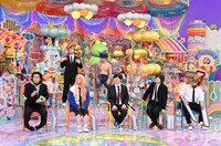 「チェンソーマン芸人」の（前列左から）マヂカルラブリー・野田クリスタル、中川翔子、バカリズム、品川庄司・品川、ケンドーコバヤシ、（後列左から）ウーピーウーピー・吉川きっちょむ、ジャングルポケット太田。(c)テレビ朝日