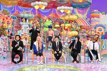 「チェンソーマン芸人」の（前列左から）マヂカルラブリー・野田クリスタル、中川翔子、バカリズム、品川庄司・品川、ケンドーコバヤシ、（後列左から）ウーピーウーピー・吉川きっちょむ、ジャングルポケット太田。(c)テレビ朝日