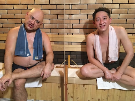 左からハリウッドザコシショウ、サバンナ高橋。