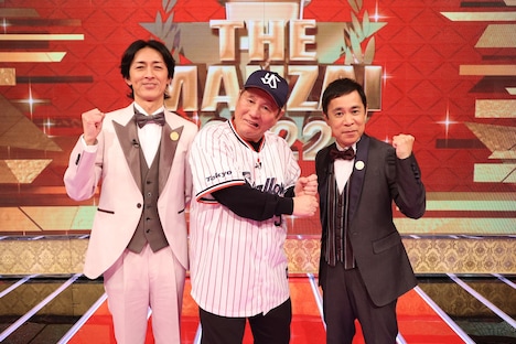「THE MANZAI」最高顧問のビートたけしと、MCのナインティナイン。(c)フジテレビ