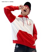 UTA LIVEパーカーを着用するEXIT兼近。