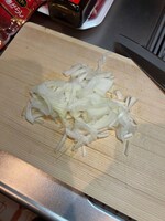 玉ねぎをスライス。