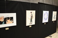 「蛙亭中野イラスト展 お初です、わこつ！」の様子。