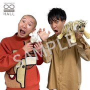 来場者に配布される芸人ステッカー（そいつどいつ）。