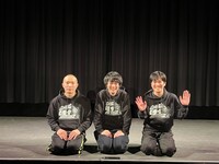 ラブレターズとダウ90000の蓮見翔（中央）