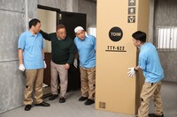 コント「引越し」(c)フジテレビ