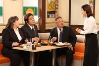 左から、3時のヒロインかなで、石塚英彦、サンドウィッチマン伊達、3時のヒロイン福田。(c)フジテレビ