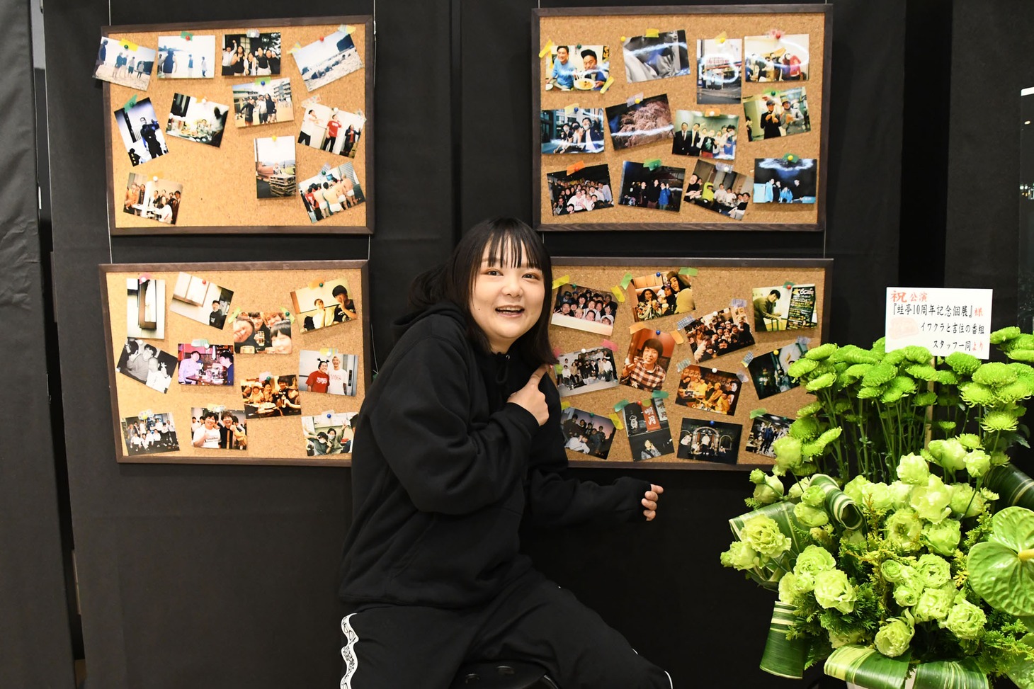 写真展「蛙亭イワクラ写真展 だいすきなひとたち」を開催する蛙亭イワクラ。